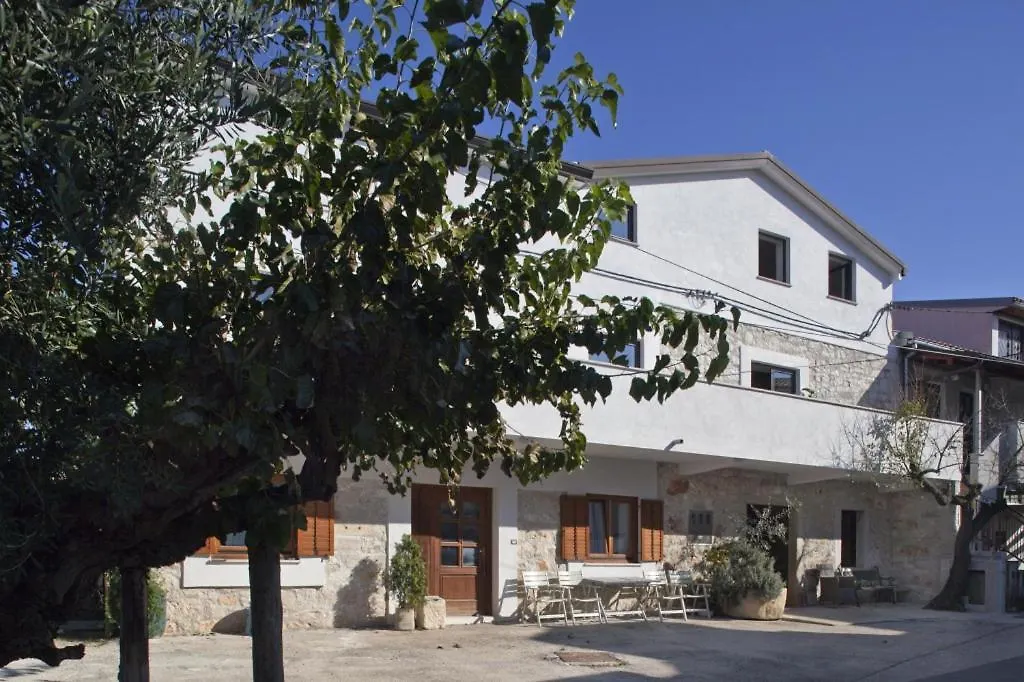 Holiday Apartment In Funtana With Balcony, Air Conditioning, Wifi, Washing Machine 4982-3